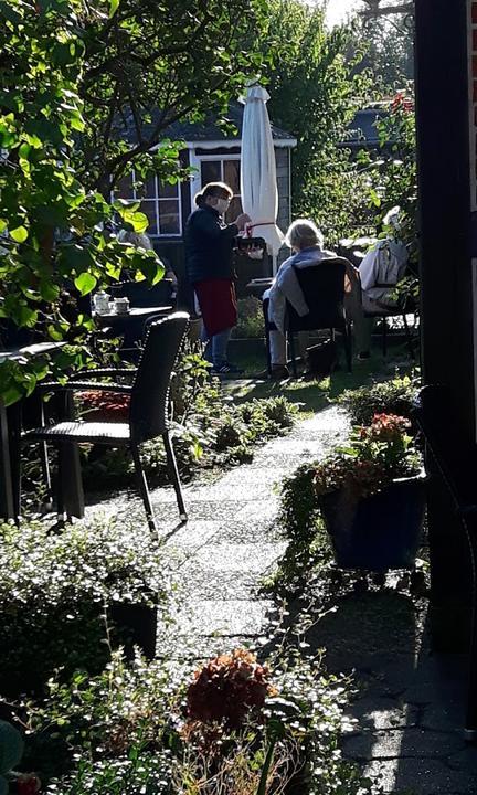 Nadjas kleiner Kuchen- und Kaffee-Garten